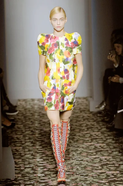 Look 15